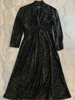 Jones New York Black & Olive Twist-Front Long Sleeve Midi Dress